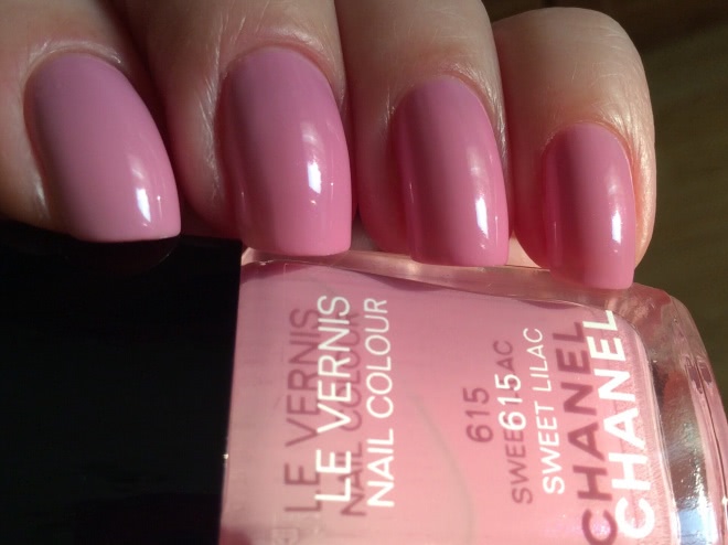 Chanel le vernis nail colour #615 Sweet Lilac