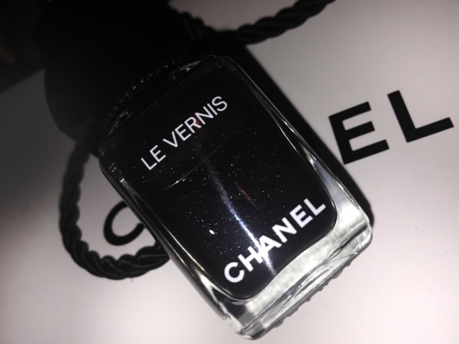 Лак с сюрпризом! Chanel Le Vernis Longwear Nail Colour #538 Gris Obscur