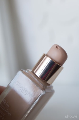 Тональная основа Clarins Skin Illusion Mineral & Plant Extracts SPF 10 в оттенке #103 ivory