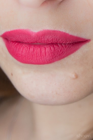 Карандаш для губ Nyx Slim Lipliner Pencil в оттенке 813 Plush Red