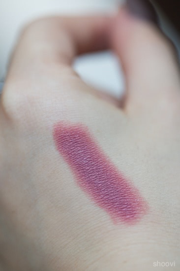 Матовая помада NYX Matte Lipstick в оттенке 15 Whipped Caviar