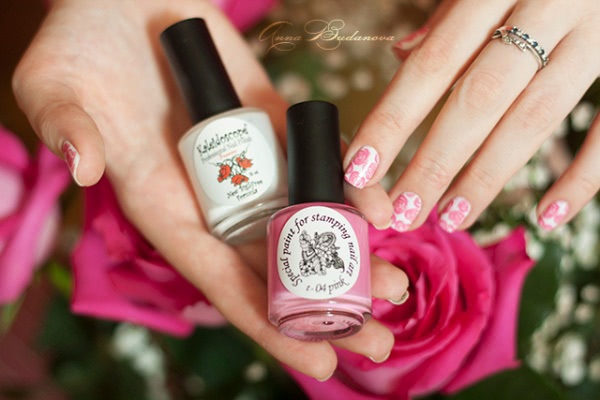 Розовый маникюр с лаками El Corazon и пластиной MoYou London Pro Collection 08