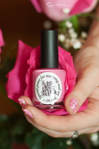 Розовый маникюр с лаками El Corazon и пластиной MoYou London Pro Collection 08