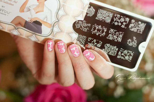 Розовый маникюр с лаками El Corazon и пластиной MoYou London Pro Collection 08