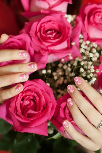 Розовый маникюр с лаками El Corazon и пластиной MoYou London Pro Collection 08