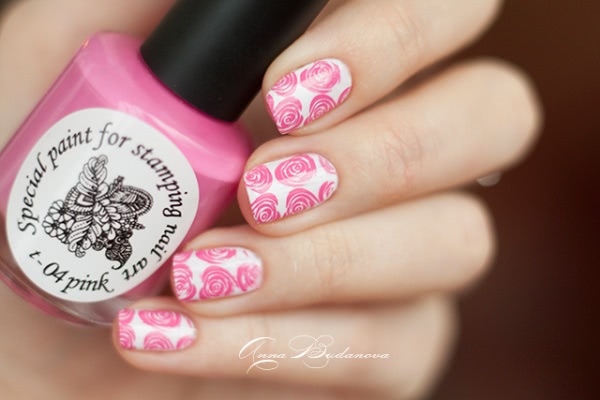 Розовый маникюр с лаками El Corazon и пластиной MoYou London Pro Collection 08