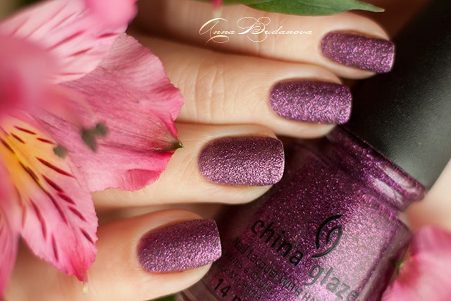 China Glaze Nail Lacquer whith hardeners 81392 Put A Bow On It + стемпинг BP-43