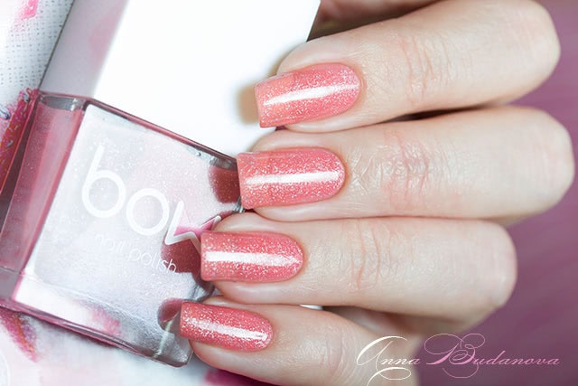 BOW Nail polish Love at War