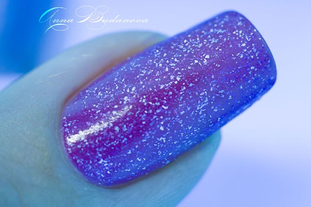 BOW Nail polish Love at War