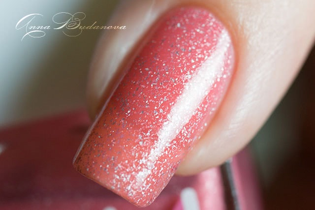 BOW Nail polish Love at War