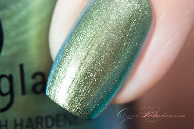 China Glaze Nail Lacquer With Hardeners №81167 Unpredictable