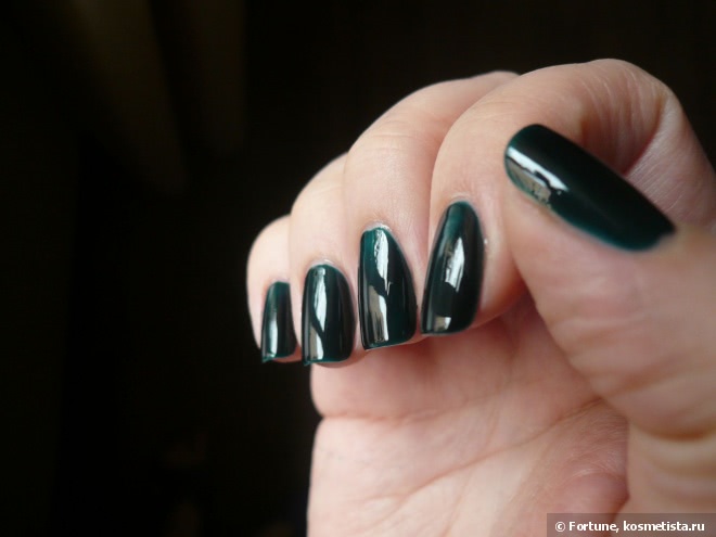 Магия Chanel Le Vernis Nail Colour Vert Obscur #679