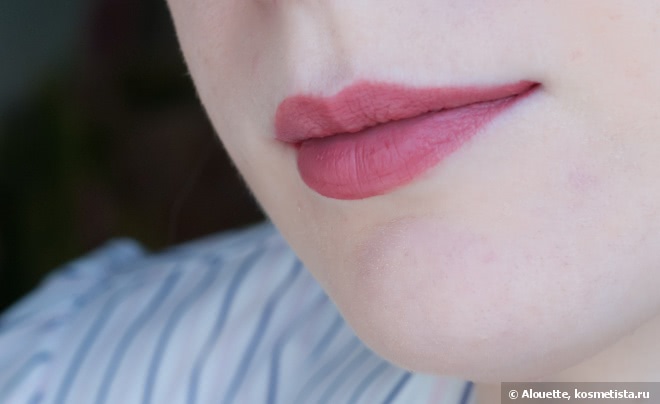 Жидкие матовые помады - четыре Bourjois Rouge Edition Velvet Lipstick и одна Guerlain Rouge G L'extrait Crème de Rouge Intense Matte Colour