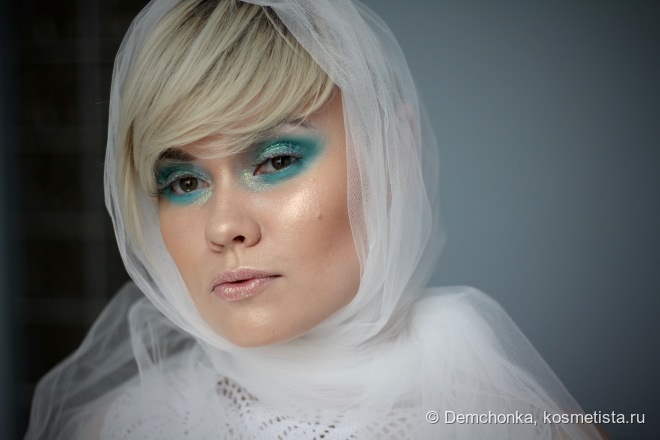 Blue Glitter Liner and Lips Makeup Tutorial