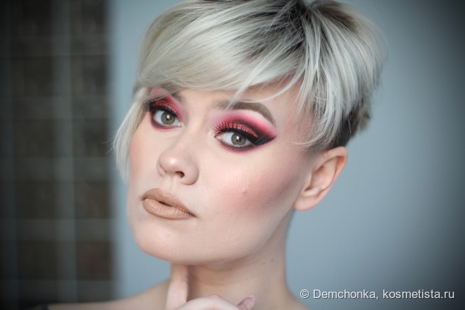 Blue Glitter Liner and Lips Makeup Tutorial