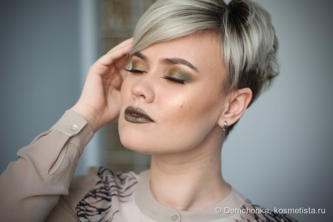 Blue Glitter Liner and Lips Makeup Tutorial