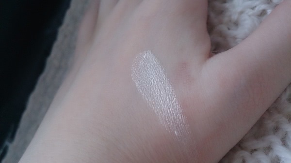 Немного сияния вместе с Essence Soo Glow! Cream to Powder Highlighter 10 Look on the bright side