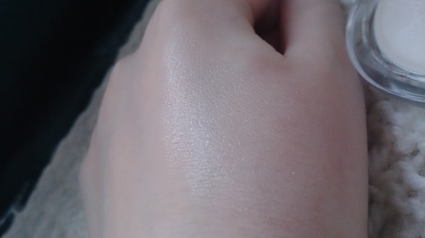 Немного сияния вместе с Essence Soo Glow! Cream to Powder Highlighter 10 Look on the bright side