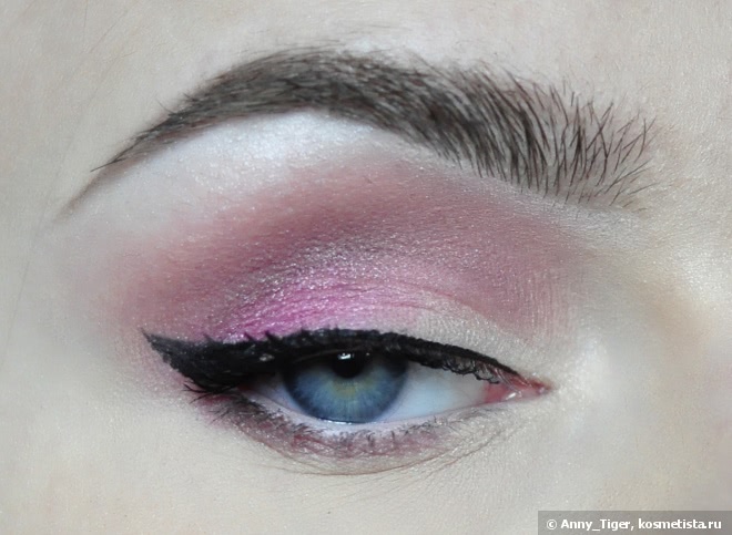 Тени Essence Happy Holidays Eyeshadow 01 Plum Sugar Fairy