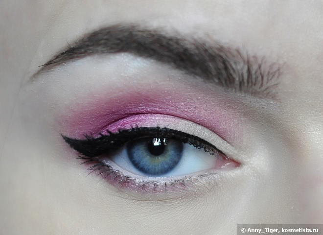 Тени Essence Happy Holidays Eyeshadow 01 Plum Sugar Fairy