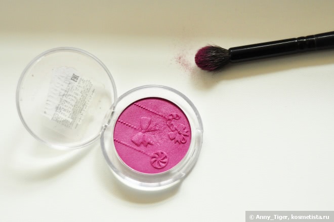 Тени Essence Happy Holidays Eyeshadow 01 Plum Sugar Fairy