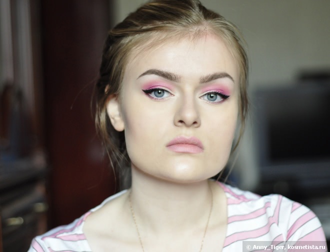 Тени Essence Happy Holidays Eyeshadow 01 Plum Sugar Fairy