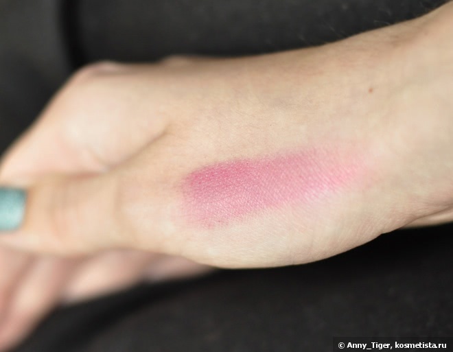 Тени Essence Happy Holidays Eyeshadow 01 Plum Sugar Fairy