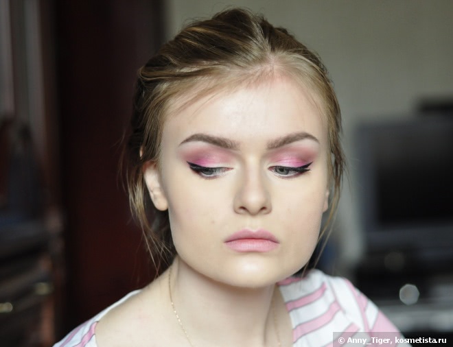 Тени Essence Happy Holidays Eyeshadow 01 Plum Sugar Fairy