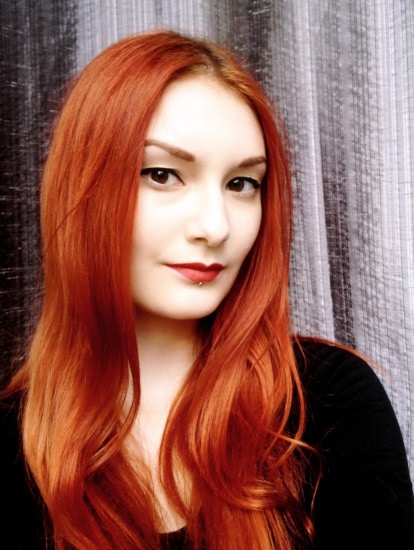 Необычная красная MAC matte lipstick в оттенке Viva Glam I