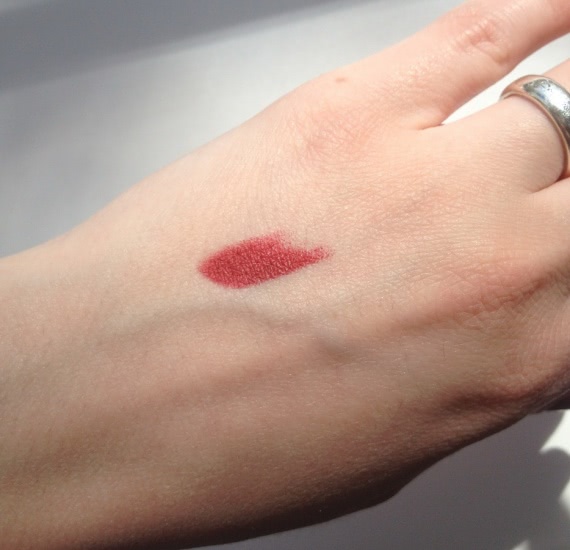 Необычная красная MAC matte lipstick в оттенке Viva Glam I