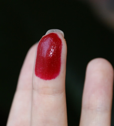 Shiseido Lacquer Rouge в оттенке RD 607