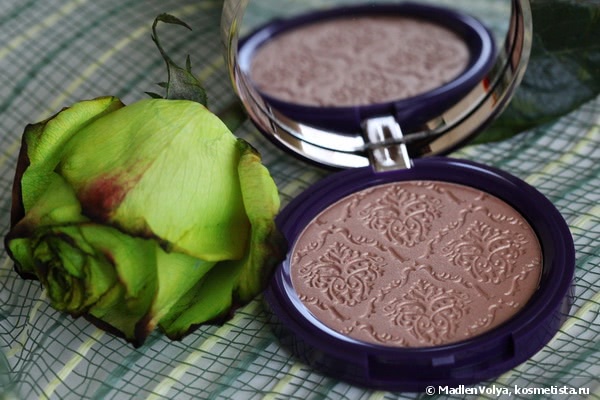 Pupa Milano Golden Infusion Face Highlighter из коллекции Paris experience в оттенке 001 Pink Gold