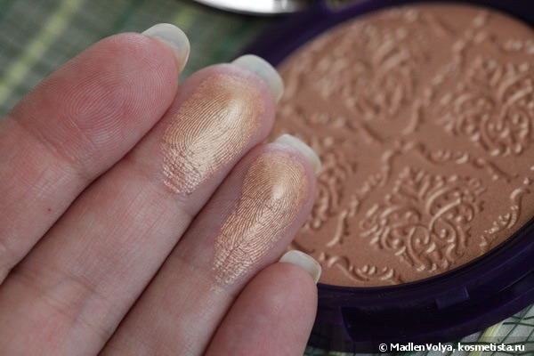 Pupa Milano Golden Infusion Face Highlighter из коллекции Paris experience в оттенке 001 Pink Gold