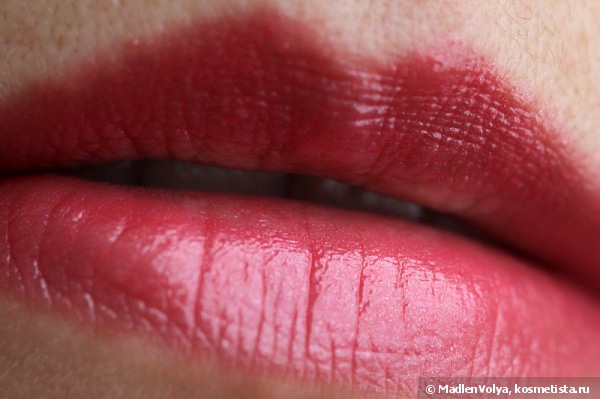 Collistar Twist Ultra-Shiny Gloss With Hyaluronic Acid And Pro Collagen #207 Corallo Rosa