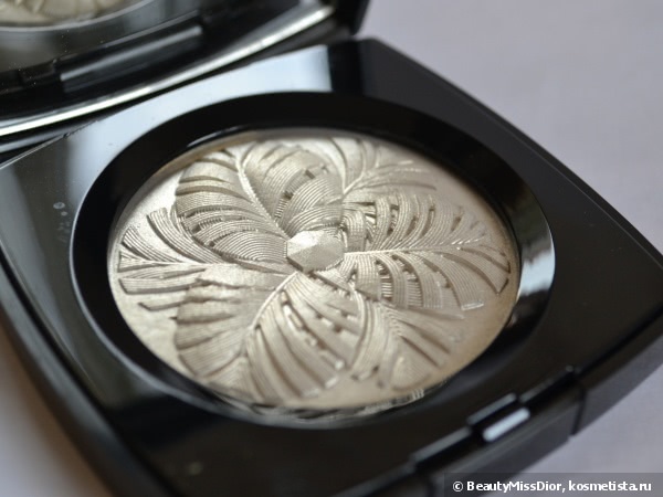 Любовь с первого взгляда или Chanel Camelia De Plumes Poudre illuminatrice Highlighting Powder Chanel Plumes Precieuses for Holiday 2014 Collection