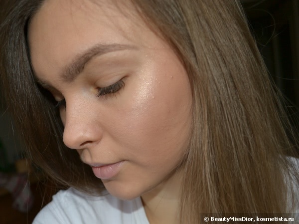 Любовь с первого взгляда или Chanel Camelia De Plumes Poudre illuminatrice Highlighting Powder Chanel Plumes Precieuses for Holiday 2014 Collection