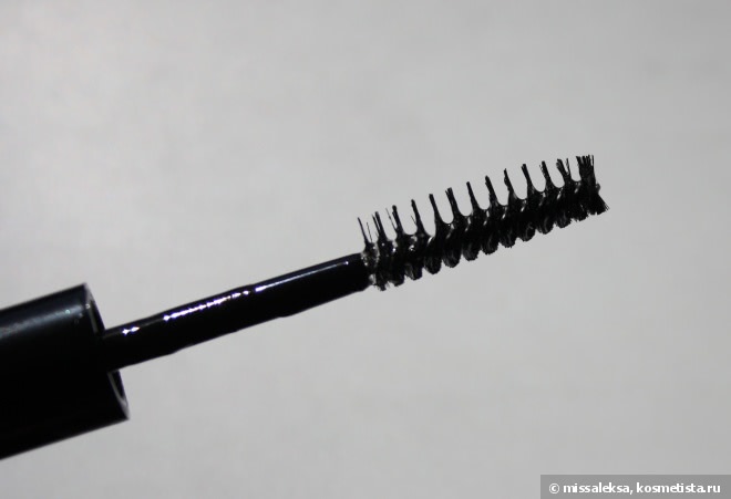 Естественные брови с Eva Mosaic Eye Brow Duo и Vivienne Sabo Fixateur