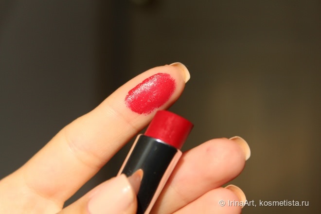 Если не любите матовый сухой финиш, то вам точно нужны помады от Rimmel. Оттенки 700 Naughty Nude и 510 Best of the Best