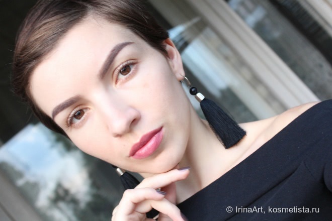 Если не любите матовый сухой финиш, то вам точно нужны помады от Rimmel. Оттенки 700 Naughty Nude и 510 Best of the Best