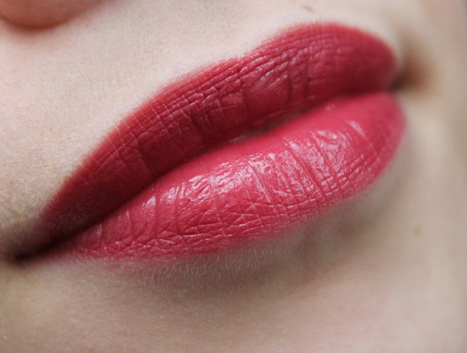 Губная помада Essence Longlasting lipstick в оттенке №04 Catwalk