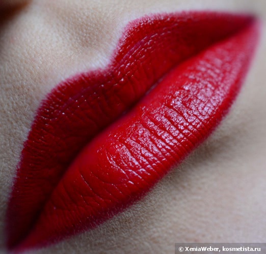 Стать героиней драмы с Urban Decay 24\7 Glide-On Lip Pencil Pulp Fiction Mrs. MIA Wallace и Urban Decay Pulp Fiction Revolution Lipstick Mrs. MIA Wallace