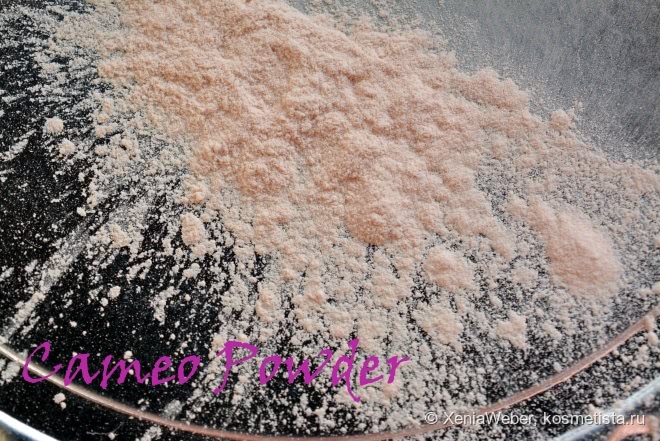 Ben Nye Luxury Powder, в оттенках Banana и Cameo