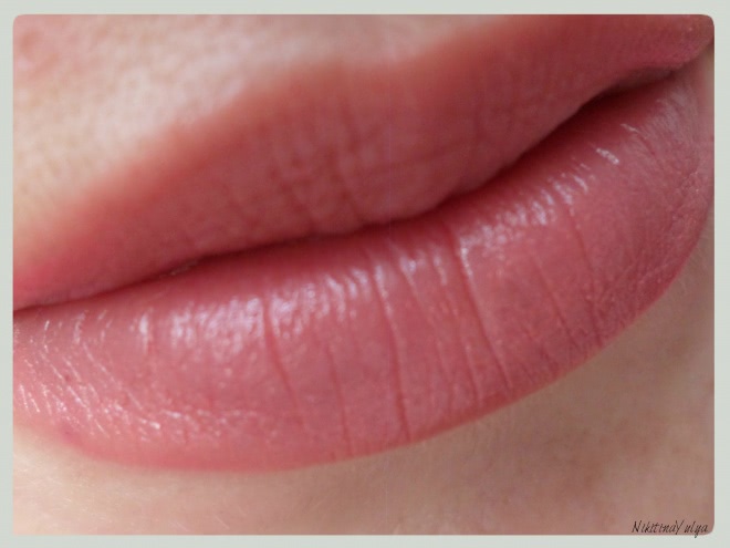 Помада-карандаш для губ Avon Ultra Color Lip Crayon в оттенках Fairest Nude/Прекрасный телесный (27660), Plum Perfect/Идеальный сливовый (27656), Cherry Picked/Спелый вишневый (27655)