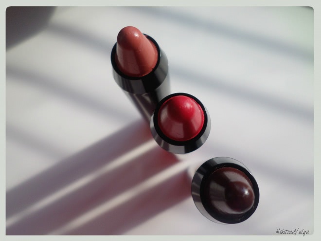 Помада-карандаш для губ Avon Ultra Color Lip Crayon в оттенках Fairest Nude/Прекрасный телесный (27660), Plum Perfect/Идеальный сливовый (27656), Cherry Picked/Спелый вишневый (27655)