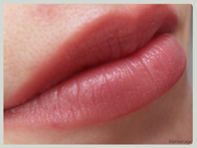 Помада-карандаш для губ Avon Ultra Color Lip Crayon в оттенках Fairest Nude/Прекрасный телесный (27660), Plum Perfect/Идеальный сливовый (27656), Cherry Picked/Спелый вишневый (27655)