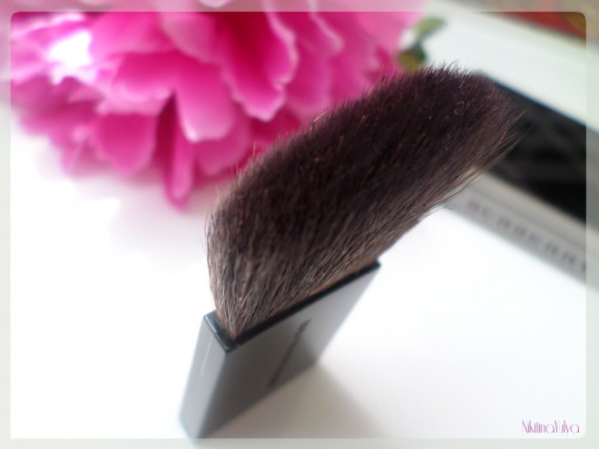 Румяна Burberry Light Glow Natural Blush, #02 Cameo Blush