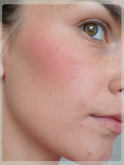 Румяна Burberry Light Glow Natural Blush, #02 Cameo Blush