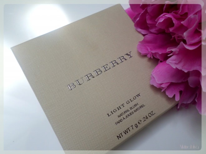 Румяна Burberry Light Glow Natural Blush, #02 Cameo Blush