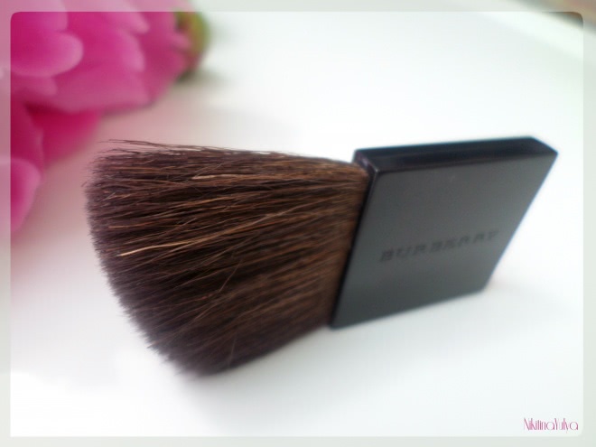 Румяна Burberry Light Glow Natural Blush, #02 Cameo Blush