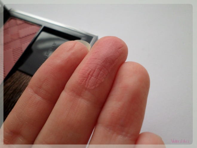 Румяна Burberry Light Glow Natural Blush, #02 Cameo Blush